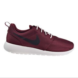 nike roshe one maroon